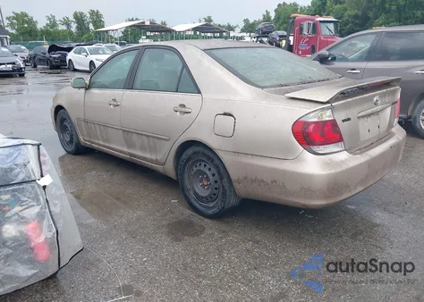 2005 Toyota Camry Se z USA, uszkodzony, nr VIN JTDBE32K153034108